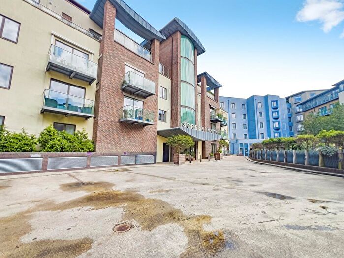 2 Bedroom Apartment For Sale In Maumbury Gardens, Dorchester, DT1