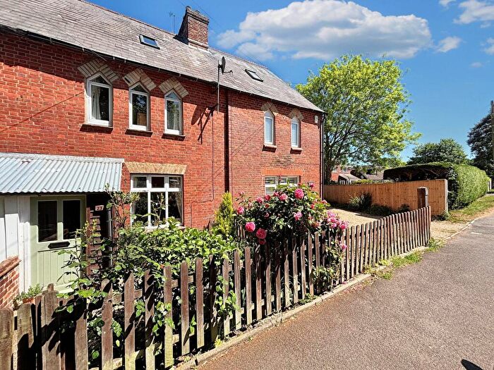 4 Bedroom Cottage For Sale In Ringwood Road, Alderholt, SP6