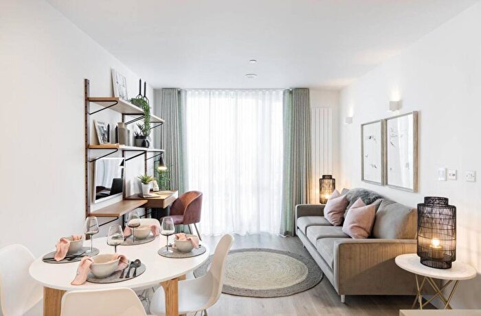 1 Bedroom Flat For Sale In Addiscombe Grove, East Croydon, Croydon, CR0