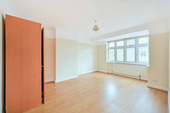 3 Bedroom Terraced House To Rent In College Gardens, New Malden, KT3