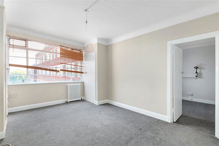 1 Bedroom Flat To Rent In Du Cane Court, Balham High Road, London, SW17