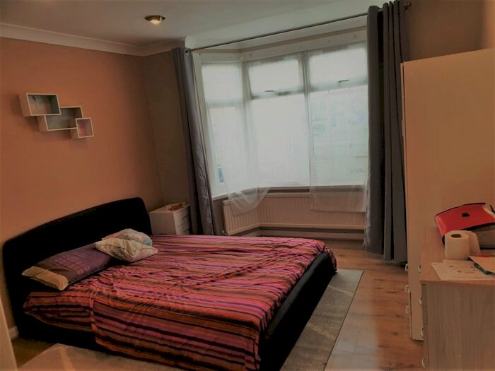 1 Bedroom Flat To Rent In Drew Gardens, Greenford UB6