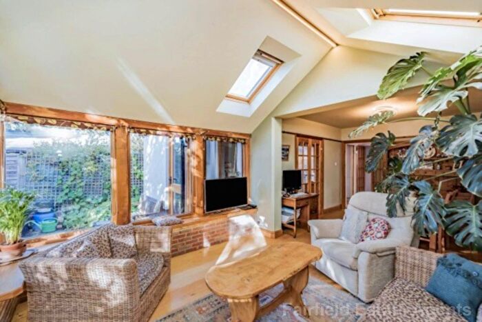 3 Bedroom Semi-Detached House For Sale In Oaklands Avenue, Watford, WD19