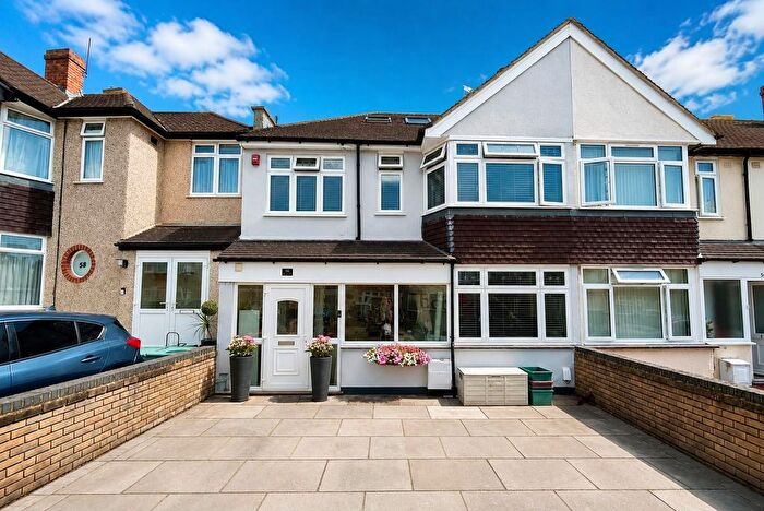 3 Bedroom End Of Terrace House For Sale In Cravan Avenue, Feltham, Middlesex, TW13