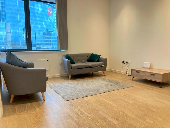 1 Bedroom Flat To Rent In Very Great West Road Canal Area, Brentford, TW8