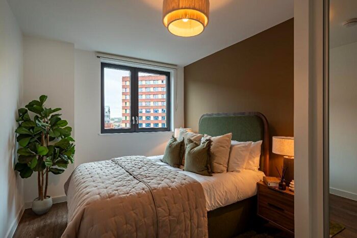 2 Bedroom Flat To Rent In Flat, Vanguard Way London, E17