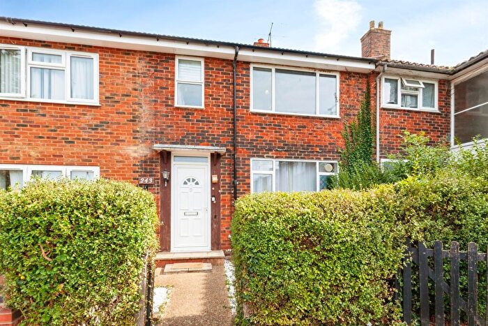 3 Bedroom Terraced House For Sale In Long Furlong Drive, Slough, SL2