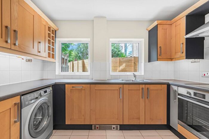 1 Bedroom Flat For Sale In Arcadia Court, Lowther Road, N7