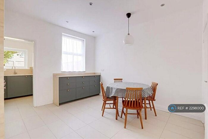 3 Bedroom Terraced House To Rent In Birkin Avenue, Nottingham, NG7