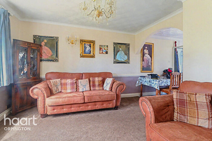 3 Bedroom Semi Detached House For Sale In Crowhurst Way, Orpington, BR5