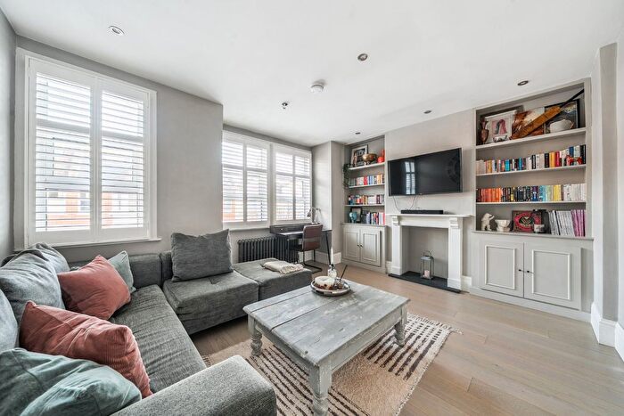3 Bedroom Flat To Rent In Farlton Road, London, SW18