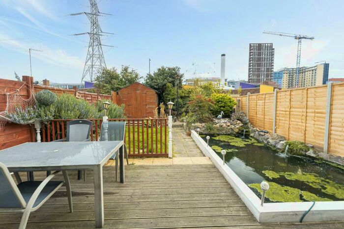 3 Bedroom Terraced House To Rent In Murray Square, Custom House, E16