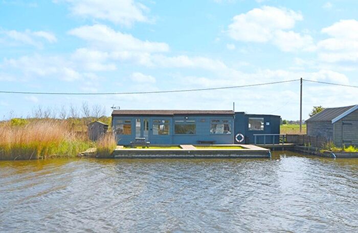 2 Bedroom Detached Bungalow For Sale In Potter Heigham, NR29