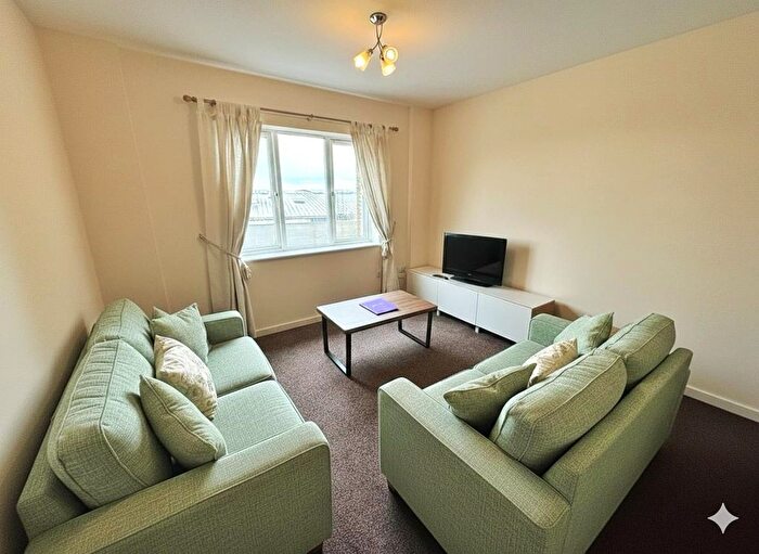 2 Bedroom Flat To Rent In Alma Avenue, Hornchurch, RM12