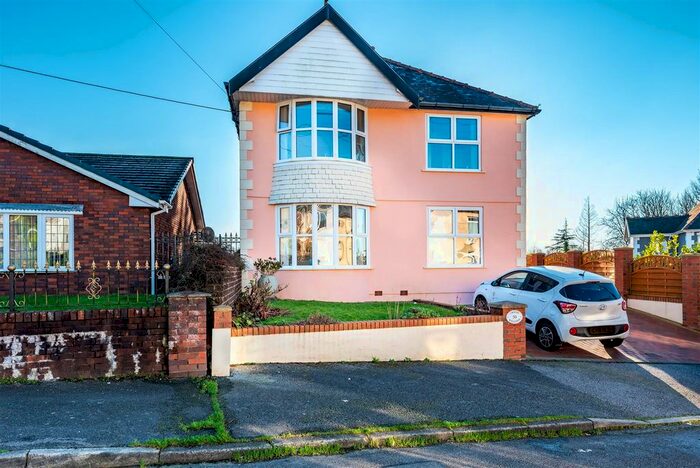 3 Bedroom Detached House For Sale In Heol Hendre, Llwynhendy, Llanelli, SA14