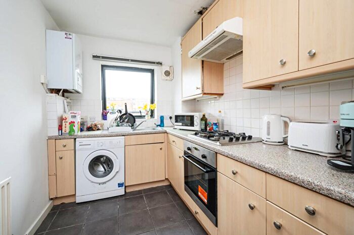 2 Bedroom Flat For Sale In Back Church Lane, Aldgate, London, E1