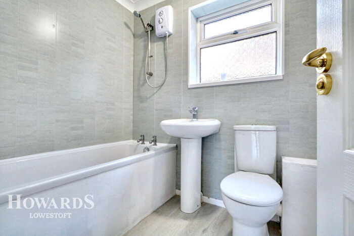 2 Bedroom Detached Bungalow For Sale In Marbella Green, Lowestoft, NR33