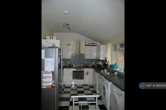 5 Bedroom Semi-Detached House To Rent In Kitchener Road, Southampton, SO17