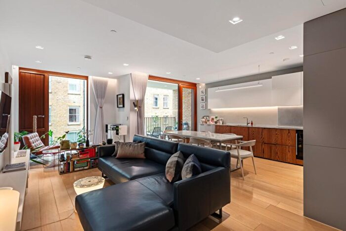 2 Bedroom Apartment For Sale In Dominion House, Bartholomew Close London, EC1A - Photo 3