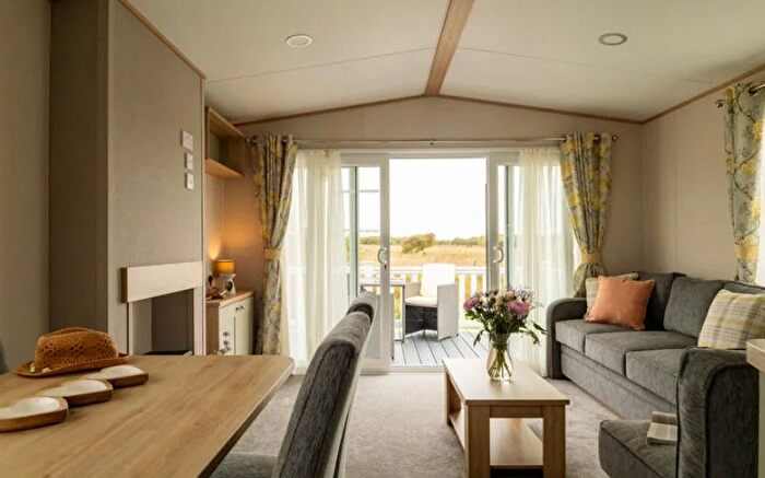 2 Bedroom Mobile/park Home For Sale In Horsey, Great Yarmouth, NR29