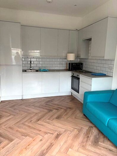 2 Bedroom Property To Rent In Lucien Road, London, SW17