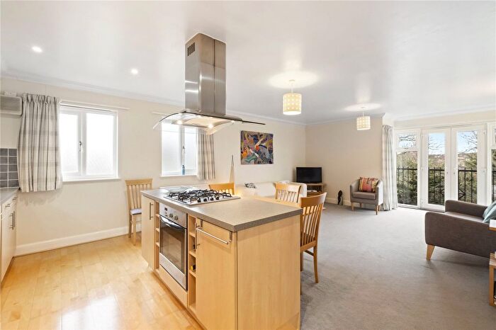 2 Bedroom Flat For Sale In Balham High Road, SW17
