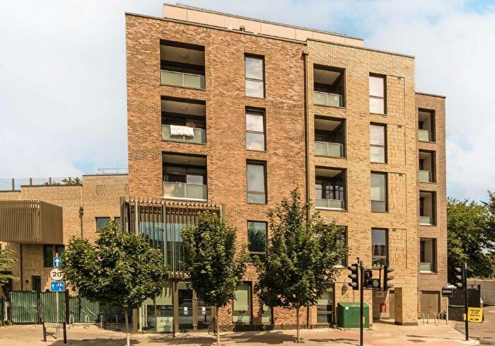 2 Bedroom Flat For Sale In Coombe Road, Kingston, KT2