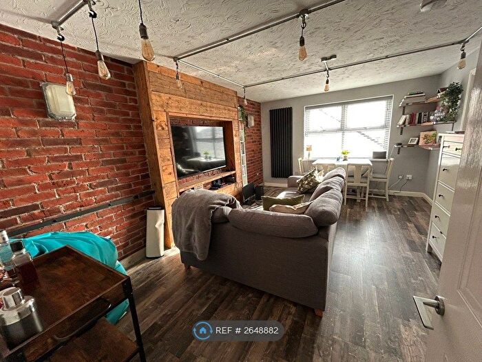 2 Bedroom Flat To Rent In Cotehele Drive, Paignton, TQ3