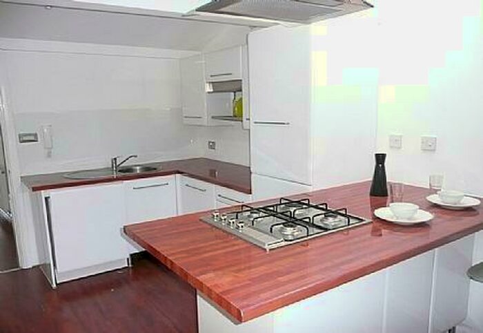 2 Bedroom Flat To Rent In Wilmslow Road, Withington, Manchester, M20