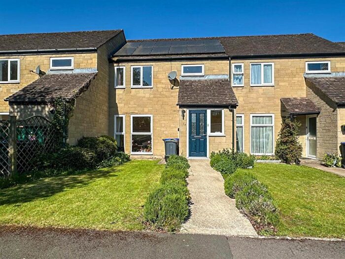3 Bedroom Semi-Detached House For Sale In Barley Close, Malmesbury, SN16