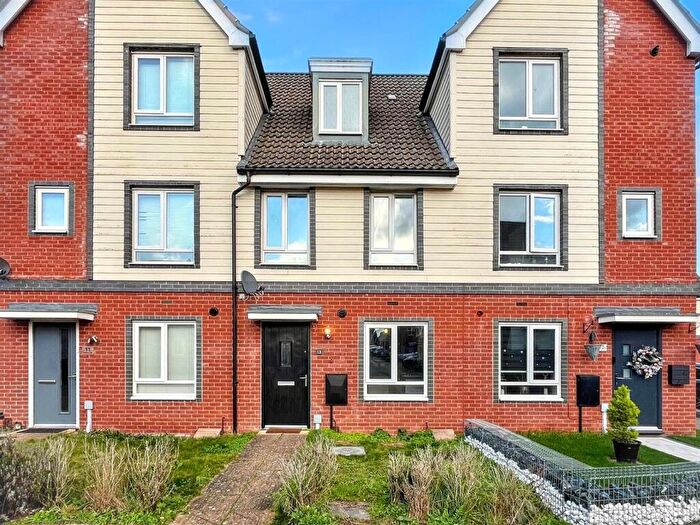 3 Bedroom Town House To Rent In Waxwing Way, Costessey, Norwich, NR8