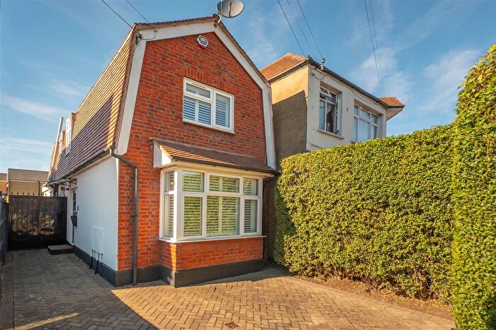 3 Bedroom Detached House For Sale In Red Lion Road, Surbiton, KT6