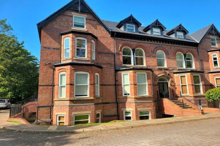 2 Bedroom Flat To Rent In Sandwich Road, Manchester, M30