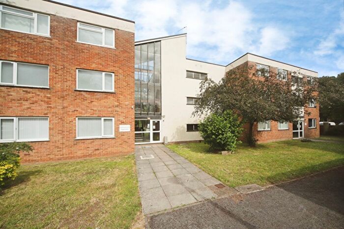 1 Bedroom Flat For Sale In Hamilton Court, Taunton, Somerset, TA1