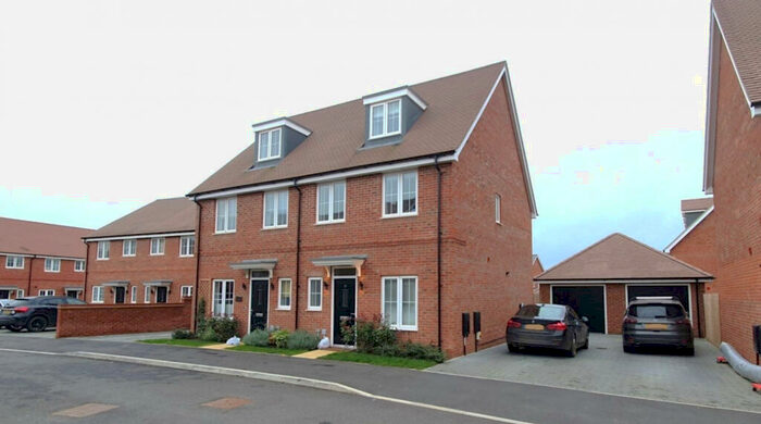 4 Bedroom Semi-Detached House To Rent In Lovell Way, Haddenham, HP17