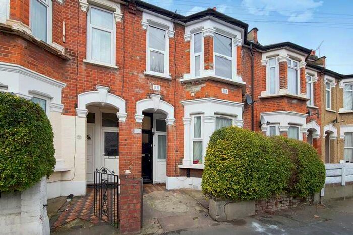 3 Bedroom Flat To Rent In Caledon Road, East Ham, E6