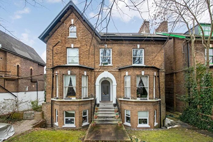 2 Bedroom Apartment To Rent In Thicket Road, Anerley, London, SE20