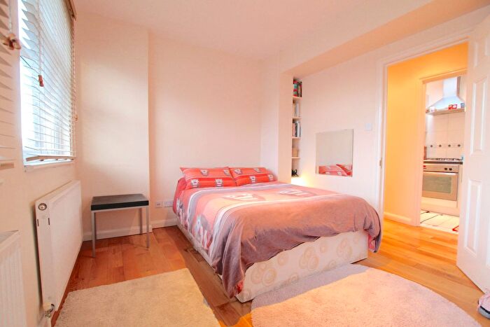 1 Bedroom Flat To Rent In High Road, London, N2