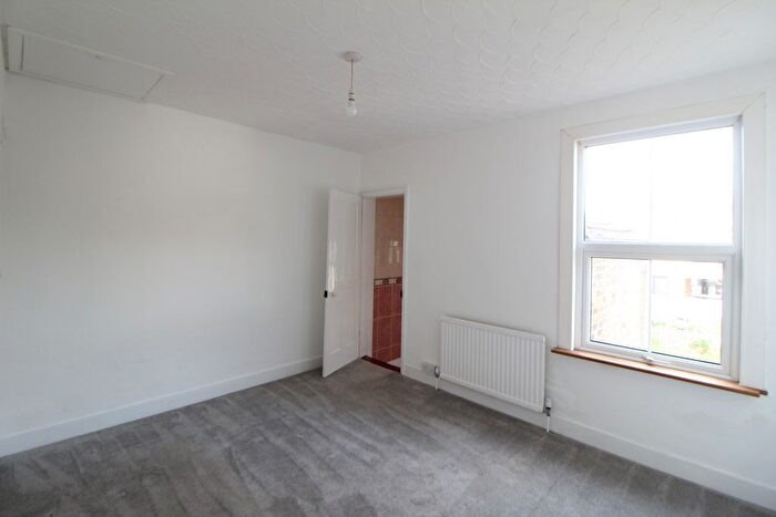 2 Bedroom End Of Terrace House To Rent In Edinburgh Road, Chatham, ME4