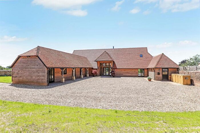 5 Bedroom Barn Conversion To Rent In Upper Woodcott Barns, RG28