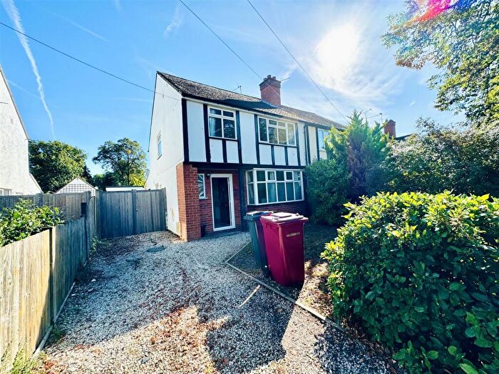 4 Bedroom Semi Detached House For Sale In Northcourt Avenue, Reading, RG2