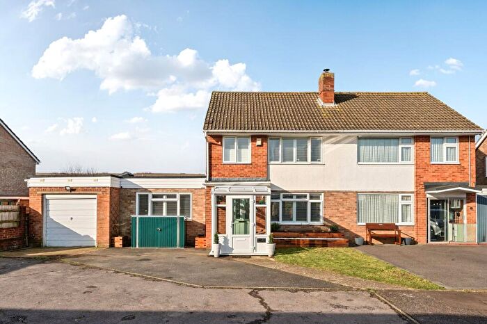 4 Bedroom Semi Detached House For Sale In Glenwood Road, Emsworth, PO10