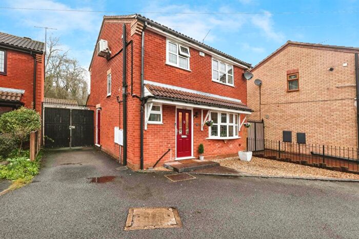 3 Bedroom Detached House For Sale In Sandringham Road, Halesowen, B62