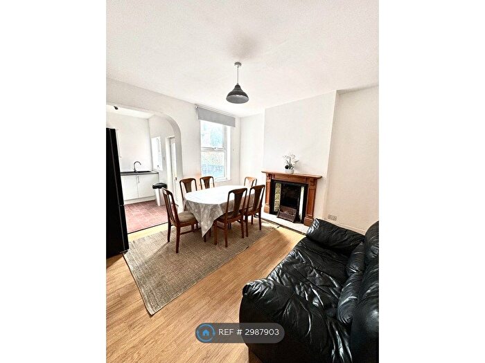 4 Bedroom Terraced House To Rent In Hunter Hill Road, Sheffield, S11