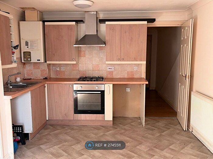 2 Bedroom Flat To Rent In Abbey Road, Torquay, TQ2