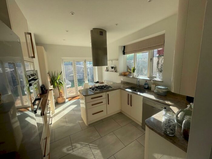 4 Bedroom Semi-Detached House To Rent In Manor Park, Bristol, BS6