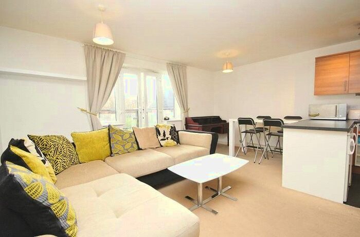 2 Bedroom Flat To Rent In Plum Tree Court, Ingrebourne Avenue, Romford, RM3