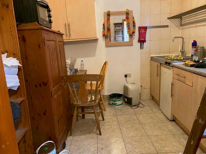 Studio To Rent In Benwell Road, London, N7