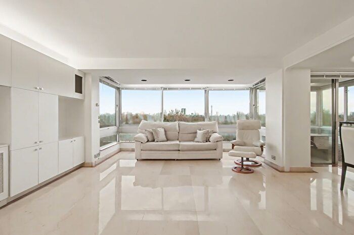 2 Bedroom Flat For Sale In Prince Albert Road, London, NW8