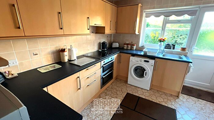 2 Bedroom Bungalow For Sale In Cherrydown, Grays, RM16